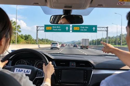 Xe tập lái trên cao tốc: Đánh cược sinh mạng vào những 'tay lái non'