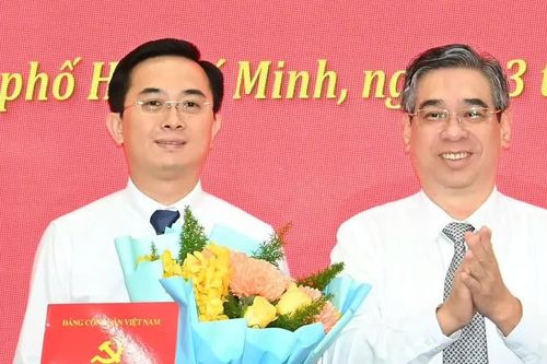 Thành ủy TPHCM trao quyết định của Ban Bí thư về công tác cán bộ