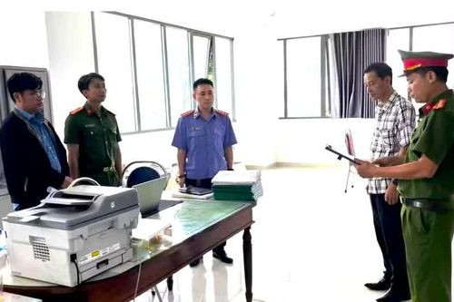 Cựu cán bộ ở Pleiku yêu cầu 13 người đưa tiền để 'tạo điều kiện'