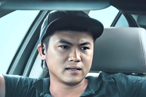 Từ đứa trẻ sống ở chùa, kiếm sống ở Thảo Cầm Viên giờ là đạo diễn trăm tỷ 'bám đuổi' Trấn Thành, Đặng Thái Huyền