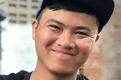 Từ cậu bé sống trong chùa đến đạo diễn trăm tỷ 'Trại buôn người'