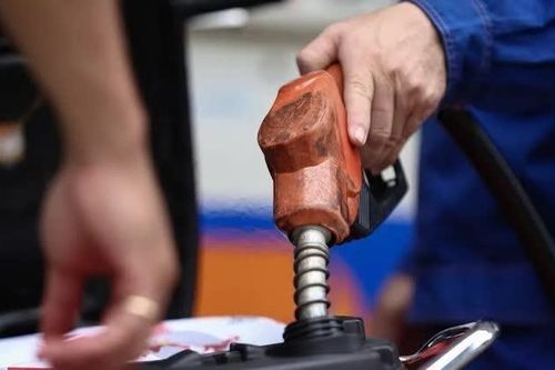 Tự định giá xăng dầu: Doanh nghiệp lo bị đầu mối chi phối