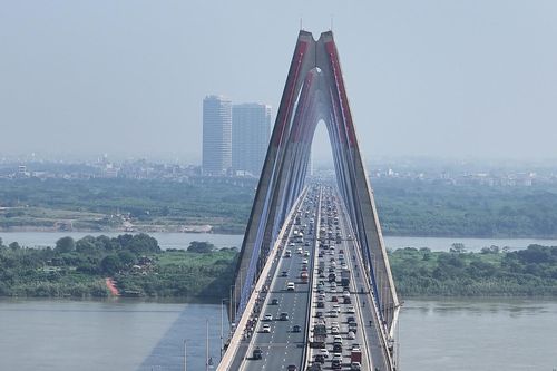 Hà Nội tháo biển khoảng cách trên cầu Nhật Tân: Bài học từ một quyết định vội?