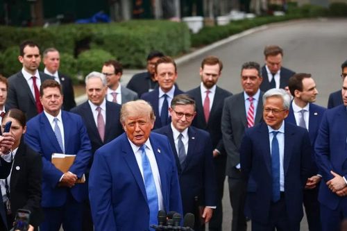 Tổng thống Trump ký sắc lệnh đổi tên trí tuệ nhân tạo