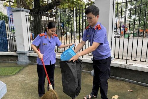 Chi đoàn VKSND khu vực 2, TP Đà Nẵng hưởng ứng Chiến dịch 'Làm cho thế giới sạch hơn'