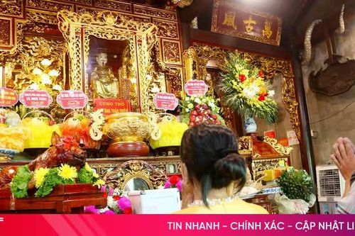 Trang nghiêm lễ giỗ Đức Thánh Trần ở đền Chợ Củi
