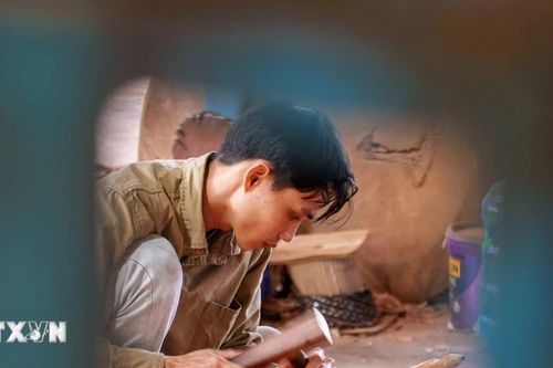 Hà Nội: Làng nghề mộc Thượng Quán tất bật sản xuất phục vụ mùa cao điểm