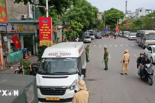 Cách nào để quản lý xe hợp đồng 'đội lốt' hoạt động như tuyến cố định?