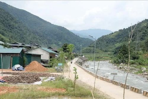 Bản vùng biên mong sớm có nơi an cư mới