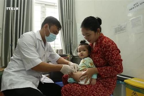 Nỗ lực đưa vaccine vào tiêm miễn phí cho trẻ