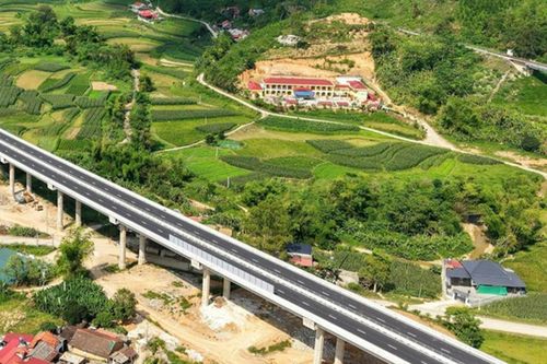 Nghiên cứu khai thác tạm miễn phí 2 tuyến cao tốc dịp Tết 2027