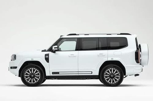 SUV địa hình dài gần 5,2 mét, công suất 761 mã lực, giá chưa tới 1,3 tỷ đồng
