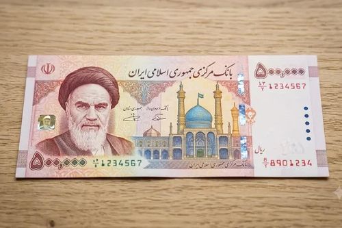 Tiền Iran xuống kỷ lục, 2,5 triệu rial quy đổi được 1 USD