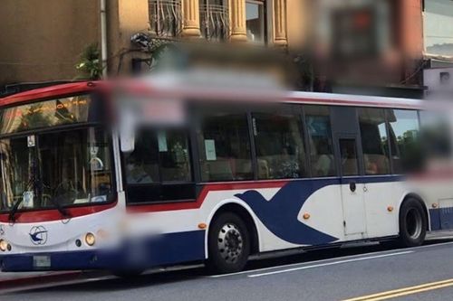 Người đàn ông tử vong trên xe buýt, 3 ngày sau mới được phát hiện