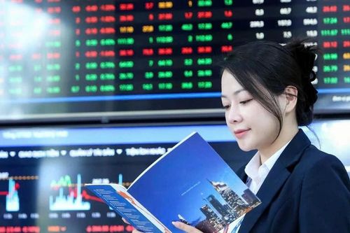 Chứng khoán chịu sức ép lãi suất, cổ phiếu bảo hiểm bất ngờ bứt phá