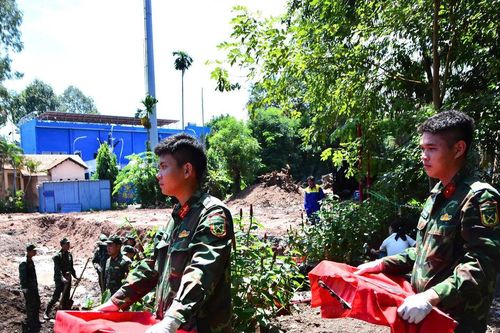Quy tập thêm 10 bộ hài cốt liệt sĩ tại Công viên Lê Thị Riêng