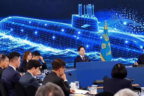Hàn Quốc thông qua dự luật phát triển tàu ngầm hạt nhân