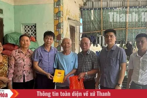 Quảng Chính thăm, tặng quà người cao tuổi