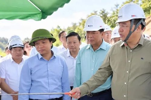 Cao tốc Hữu Nghị - Chi Lăng và Đồng Đăng - Trà Lĩnh tăng tốc để hoàn thành trong 2026