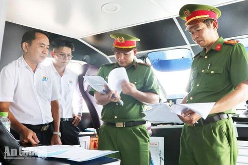 Kiểm tra an toàn tàu, thuyền phục vụ Lễ hội Nguyễn Trung Trực