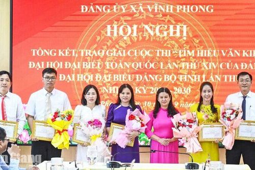 Vĩnh Phong trao giải cuộc thi tìm hiểu các văn kiện đại hội