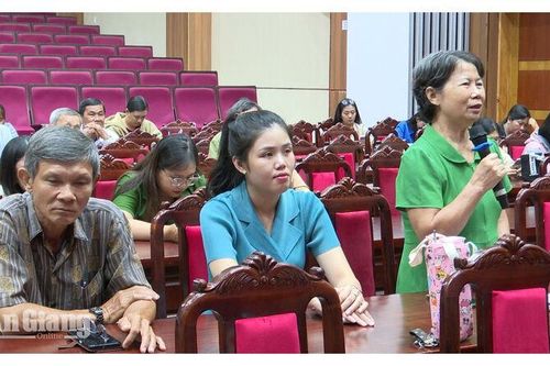 Người dân Long Xuyên kiến nghị về môi trường, trật tự đô thị và việc làm