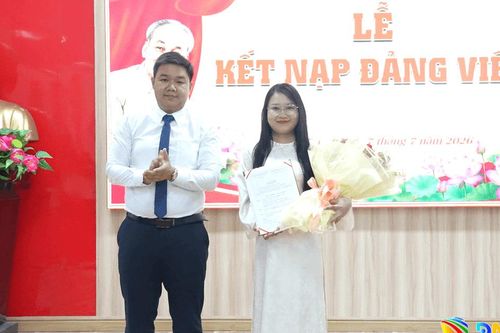 9 tháng, Đảng bộ xã Trà Tập kết nạp mới 17 đảng viên