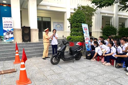 Hơn 20.000 giáo viên, học sinh được phổ biến pháp luật về trật tự an toàn giao thông