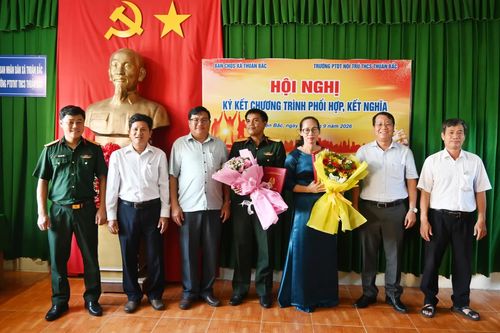 Ban Chỉ huy Quân sự xã Thuận Bắc và Trường Phổ thông Dân tộc nội trú THCS Thuận Bắc triển khai Chương trình kết nghĩa