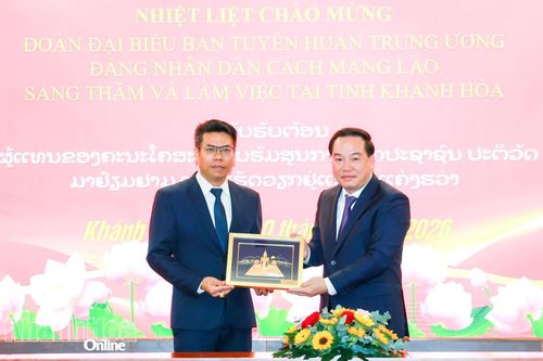 Phó Bí thư Thường trực Tỉnh ủy Hồ Xuân Trường tiếp Đoàn đại biểu Ban Tuyên huấn Trung ương Đảng Nhân dân Cách mạng Lào