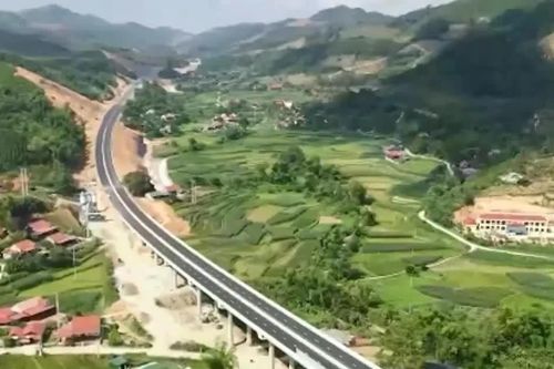 Kêu gọi gần 900.000 tỷ đồng đầu tư 29 dự án cao tốc