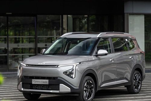 Kia Carens Clavis ra mắt tại Việt Nam với 2 phiên bản Deluxe và Luxury, giá từ 639 triệu