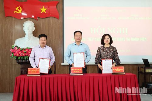 Bàn giao tổ chức đảng và đảng viên từ Đảng bộ các cơ quan Đảng tỉnh về trực thuộc Đảng bộ HĐND tỉnh và Đảng bộ MTTQ, các đoàn thể tỉnh