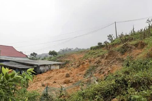 Nỗi lo dưới những cung sạt lở ở Cao Phong