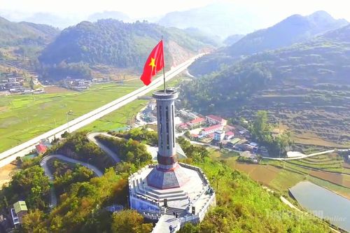 Miễn phí vé tham quan Cột cờ Quốc gia Lũng Cú cho người cao tuổi