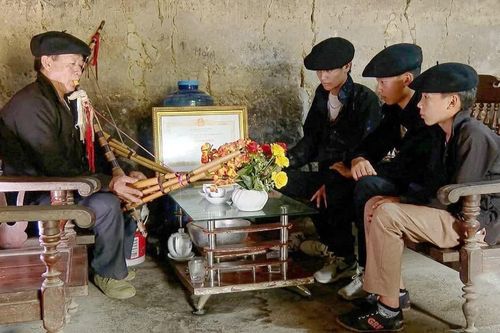 Tiếng khèn xóa bỏ hủ tục