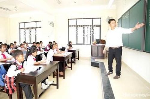 Trở lại bục giảng sau sắp xếp trường học