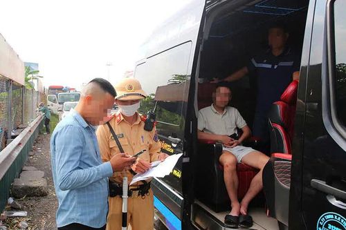 Xe hợp đồng trước bước chuyển lớn: Chia sẻ dữ liệu trước mỗi chuyến đi