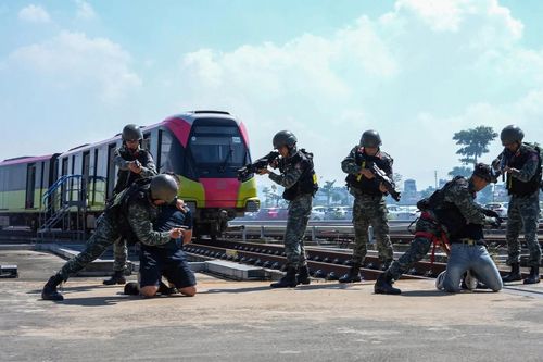 Những tình huống 'nghẹt thở' trong cuộc diễn tập trên metro Hà Nội