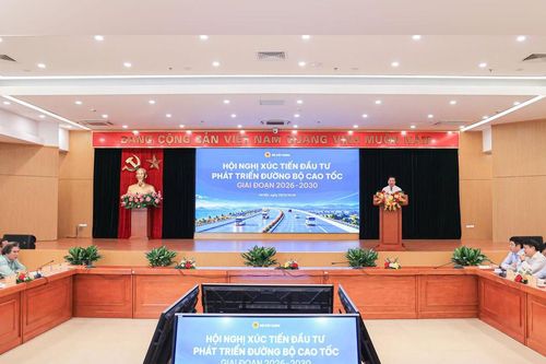 Huy động nguồn lực để cán đích 5.000km cao tốc