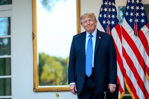 Ông Trump đổi tên 'Trí tuệ nhân tạo' thành 'Siêu trí tuệ'