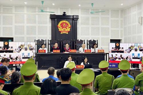 Lĩnh án tù về tội 'Gây rối trật tự công cộng'