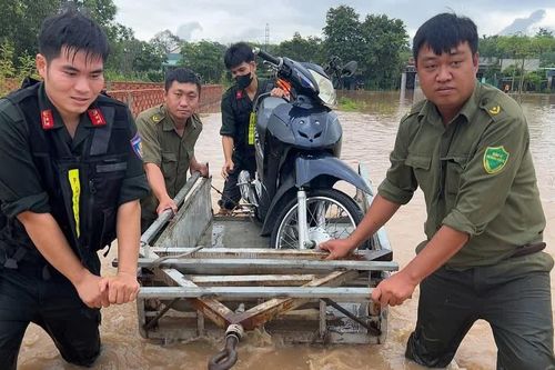 Tích cực hỗ trợ người dân bị ảnh hưởng nước ngập