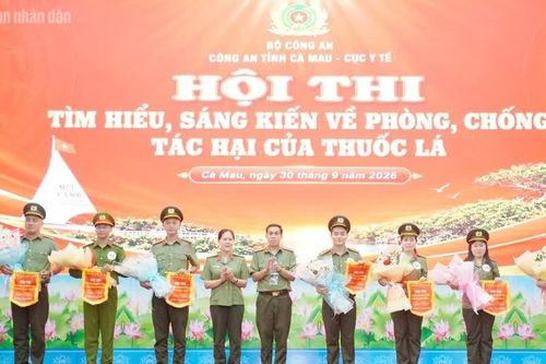 Xây dựng môi trường làm việc không khói thuốc trong Công an Cà Mau