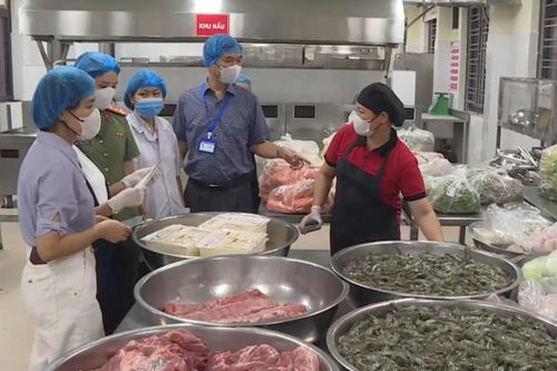 Bữa ăn học đường - Không thể chỉ trông vào cam kết