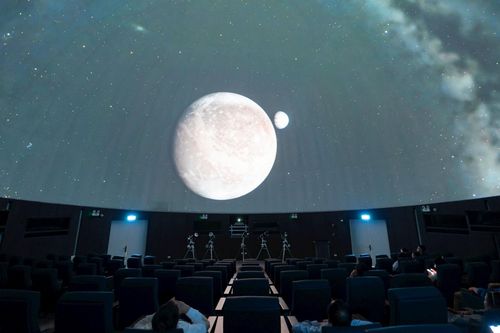 IOAA 2026: Thí sinh trải nghiệm nhà chiếu hình vũ trụ