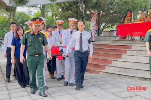 Lễ truy điệu, an táng hài cốt liệt sĩ Nguyễn Mạnh Trường tại Nghĩa trang Liệt sĩ Thanh Sơn