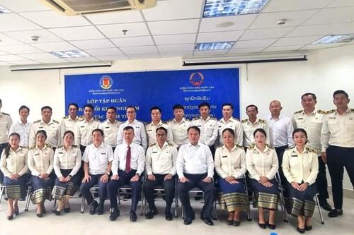 Tập huấn, trao đổi kinh nghiệm với kiểm toán viên Lào