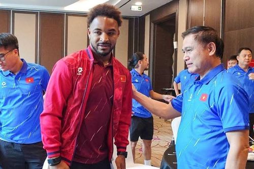 Chia tay ĐT Việt Nam vì chấn thương, Xuân Son nghẹn ngào về nước điều trị