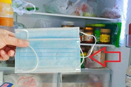 Đặt một chiếc khẩu trang vào tủ lạnh, nhiều người bất ngờ khi biết công dụng thực sự